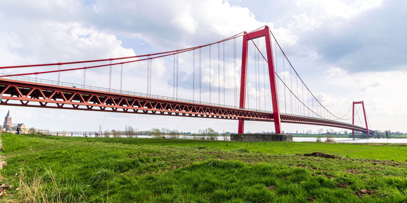 This bridge is in Emmerich am Rhein and represents the connection between the cities of Emmerich and Kleve.