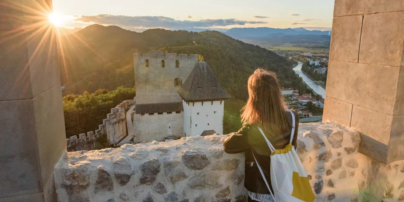 Women looking on mountains