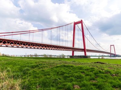 This bridge is in Emmerich am Rhein and represents the connection between the cities of Emmerich and Kleve and is an essential (and recognizable) path for cross-border commuter in our region.